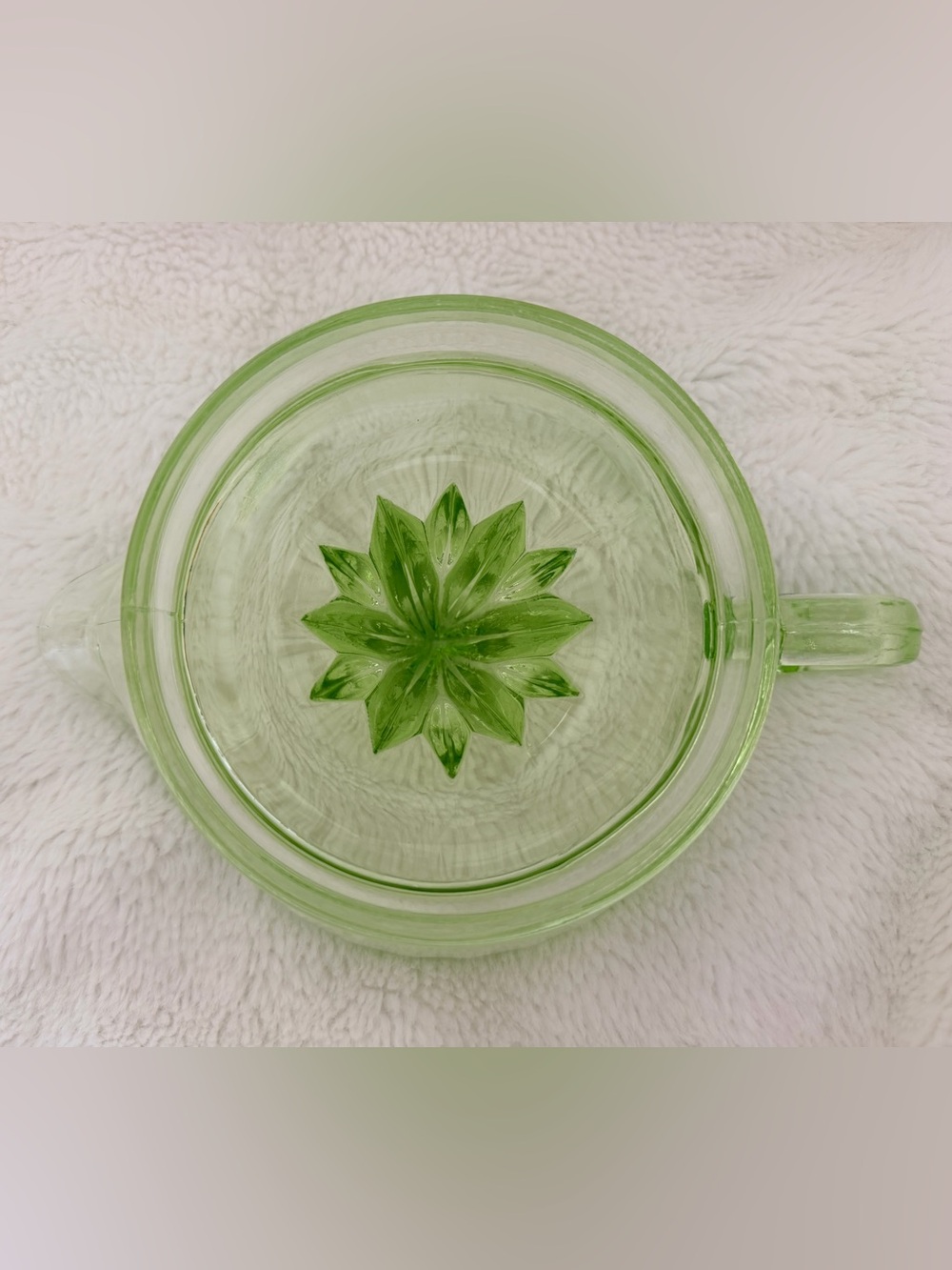 Vintage Green Uranium Glass Citrus Reamer Juicer - Depression Glass - Picture 7 of 14